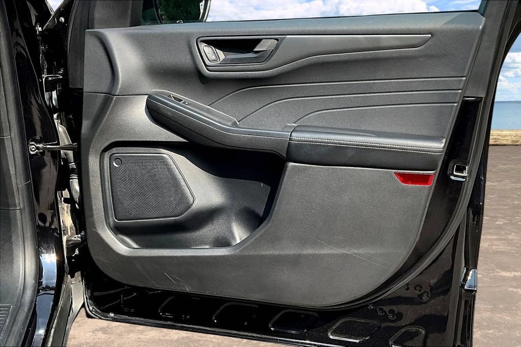 Certified 2025 Ford Escape Active FWD image 30
