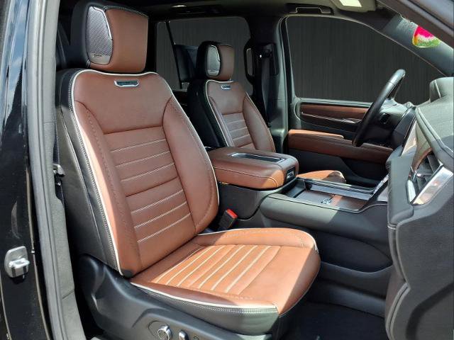 Used 2024 GMC Yukon Denali Ultimate AWD/4WD image 15