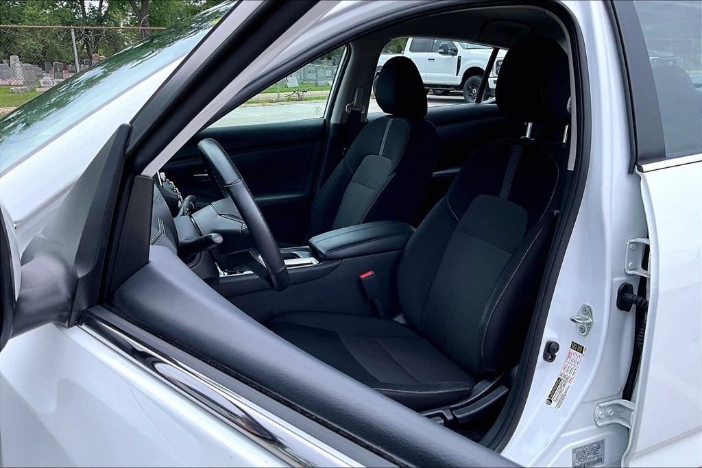 Used 2025 Nissan Sentra SV w/ All-Weather Package FWD image 23