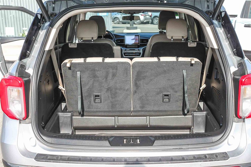 Certified 2022 Ford Explorer XLT w/ Equipment Group 202A image 33