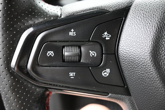 Used 2025 Chevrolet Trax RS w/ Driver Confidence Package FWD image 17