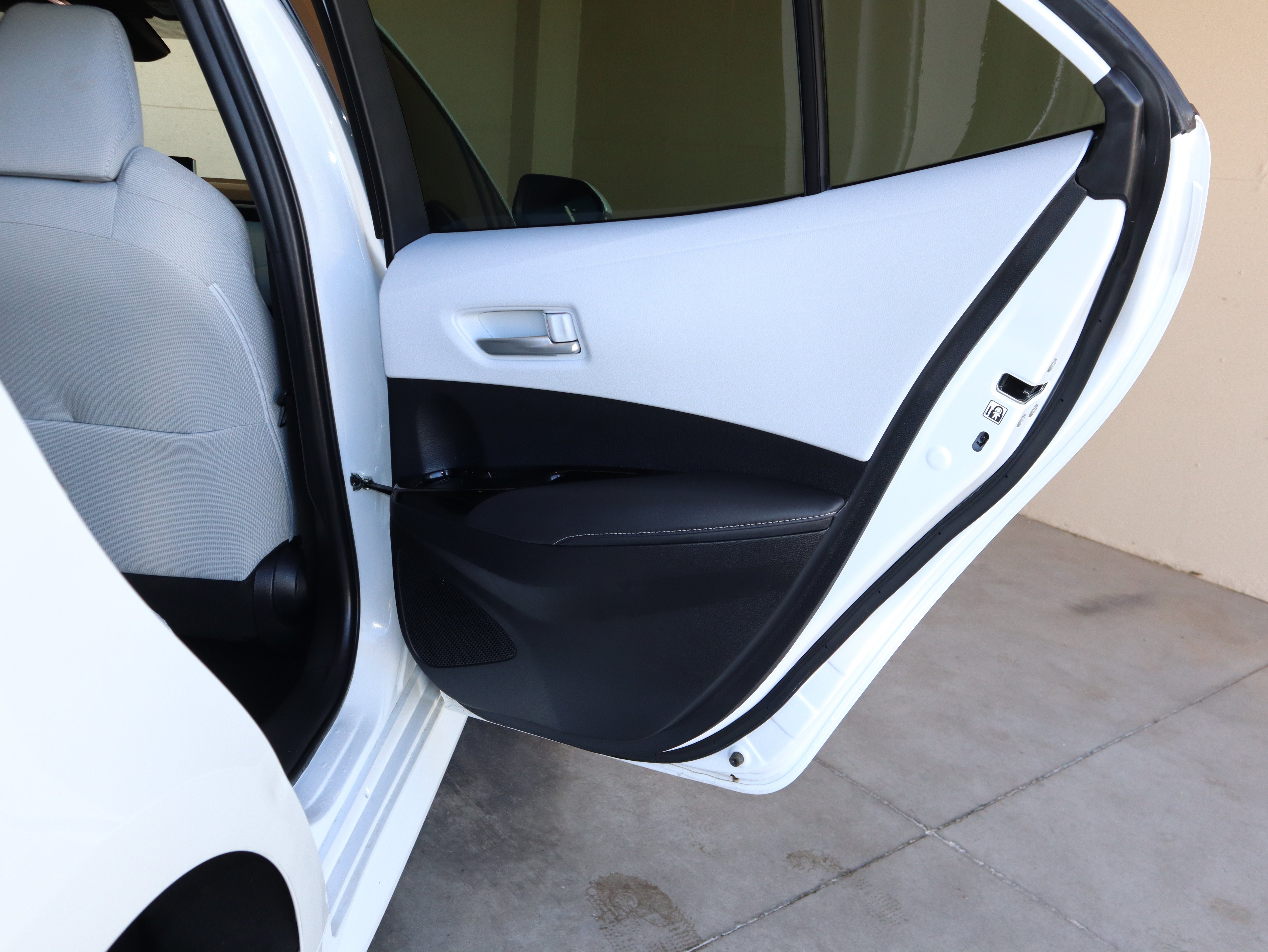 Used 2025 Toyota Corolla SE w/ SE Package FWD image 44