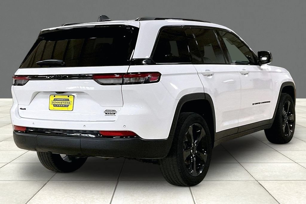 Used 2023 Jeep Grand Cherokee Altitude AWD/4WD image 12