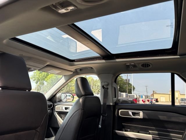 Certified 2022 Ford Explorer XLT w/ Equipment Group 202A AWD/4WD image 13