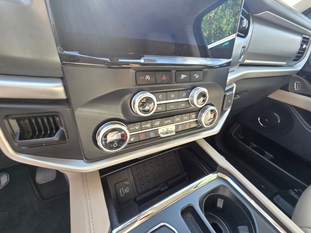 Certified 2024 Ford Expedition Max XLT image 13