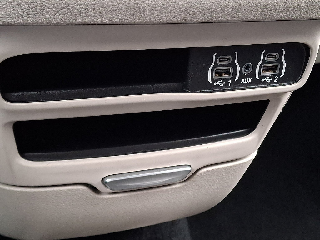 Used 2024 Chrysler Pacifica Touring-L FWD image 25