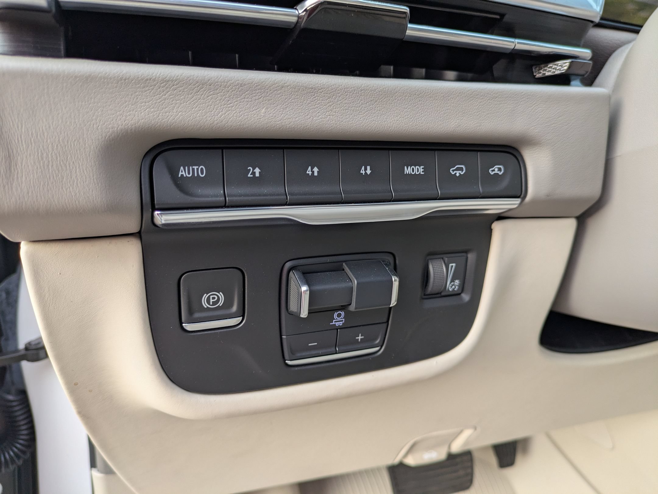 Used 2025 Cadillac Escalade ESV Sport Platinum AWD/4WD image 17