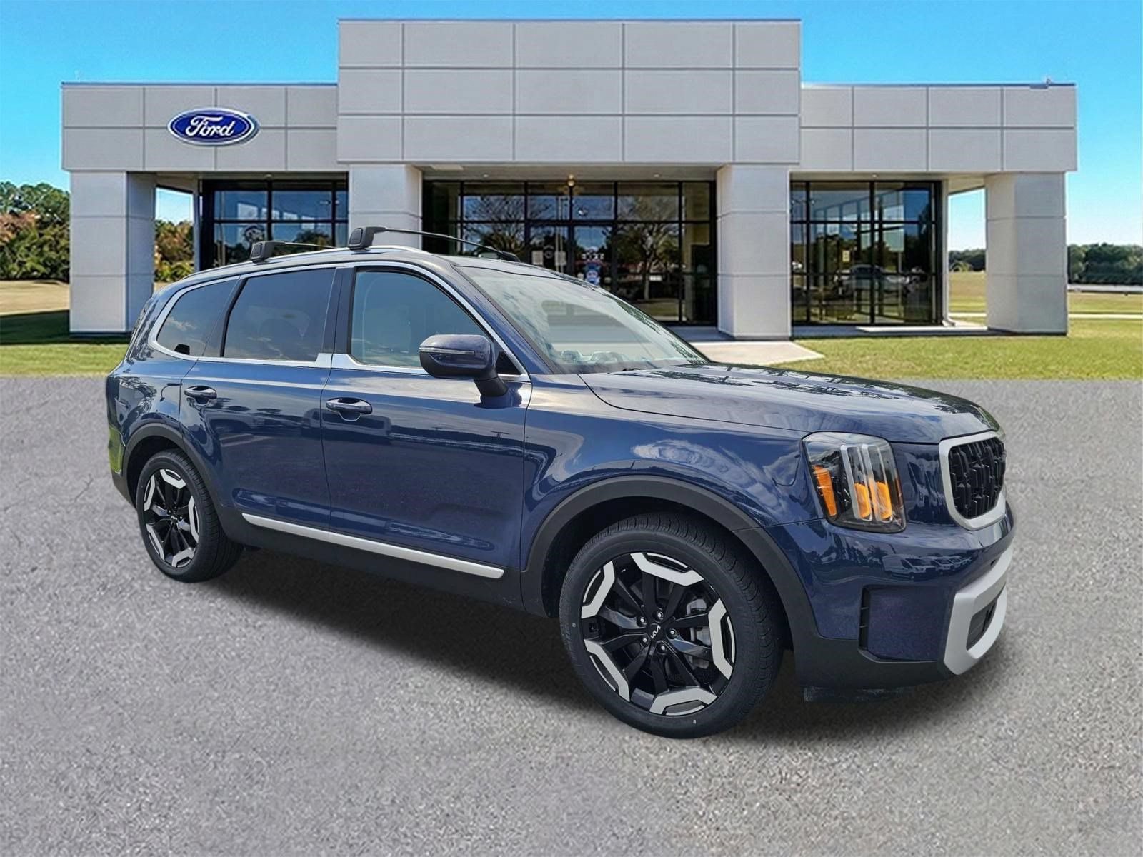Used 2024 Kia Telluride EX w/ EX Captain's Chair Package