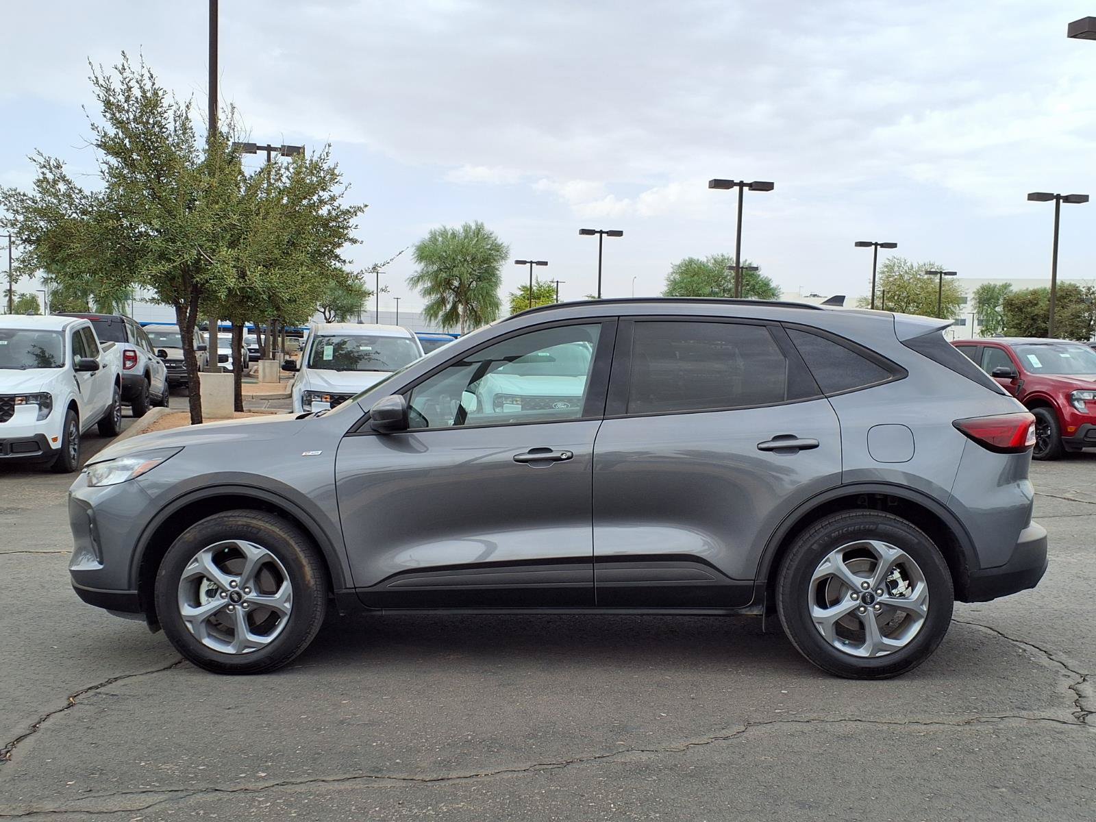 Certified 2025 Ford Escape ST-Line Select AWD/4WD image 3