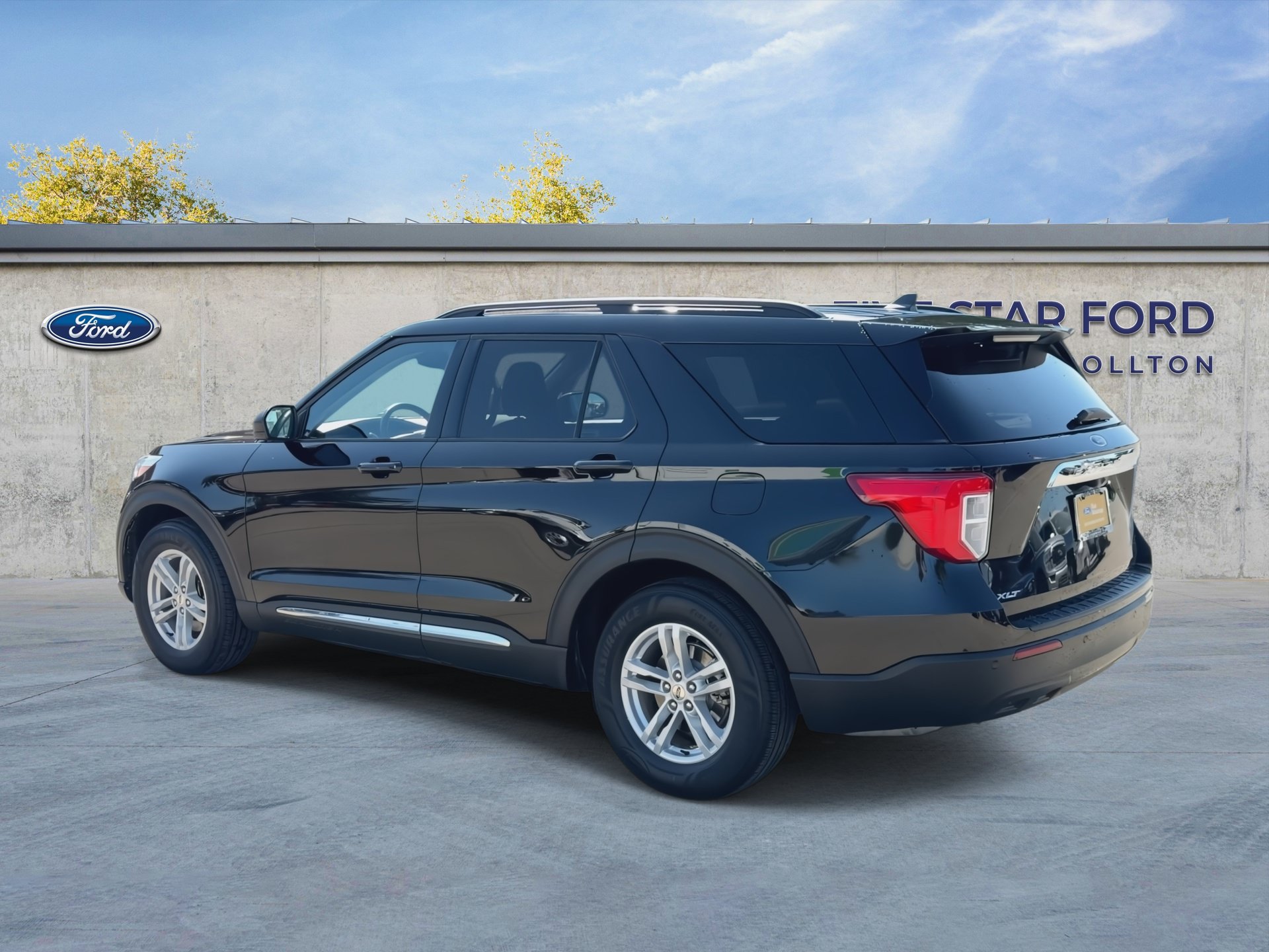 Certified 2024 Ford Explorer XLT RWD image 6