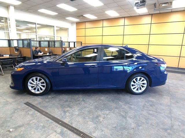 Used 2023 Toyota Camry LE image 4
