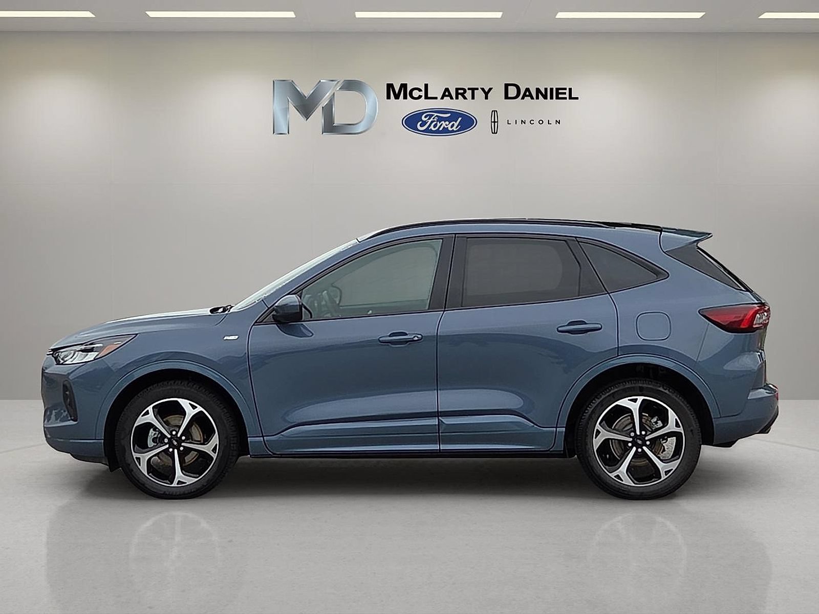Certified 2023 Ford Escape ST-Line Select w/ Tech Pack #2 AWD/4WD image 3
