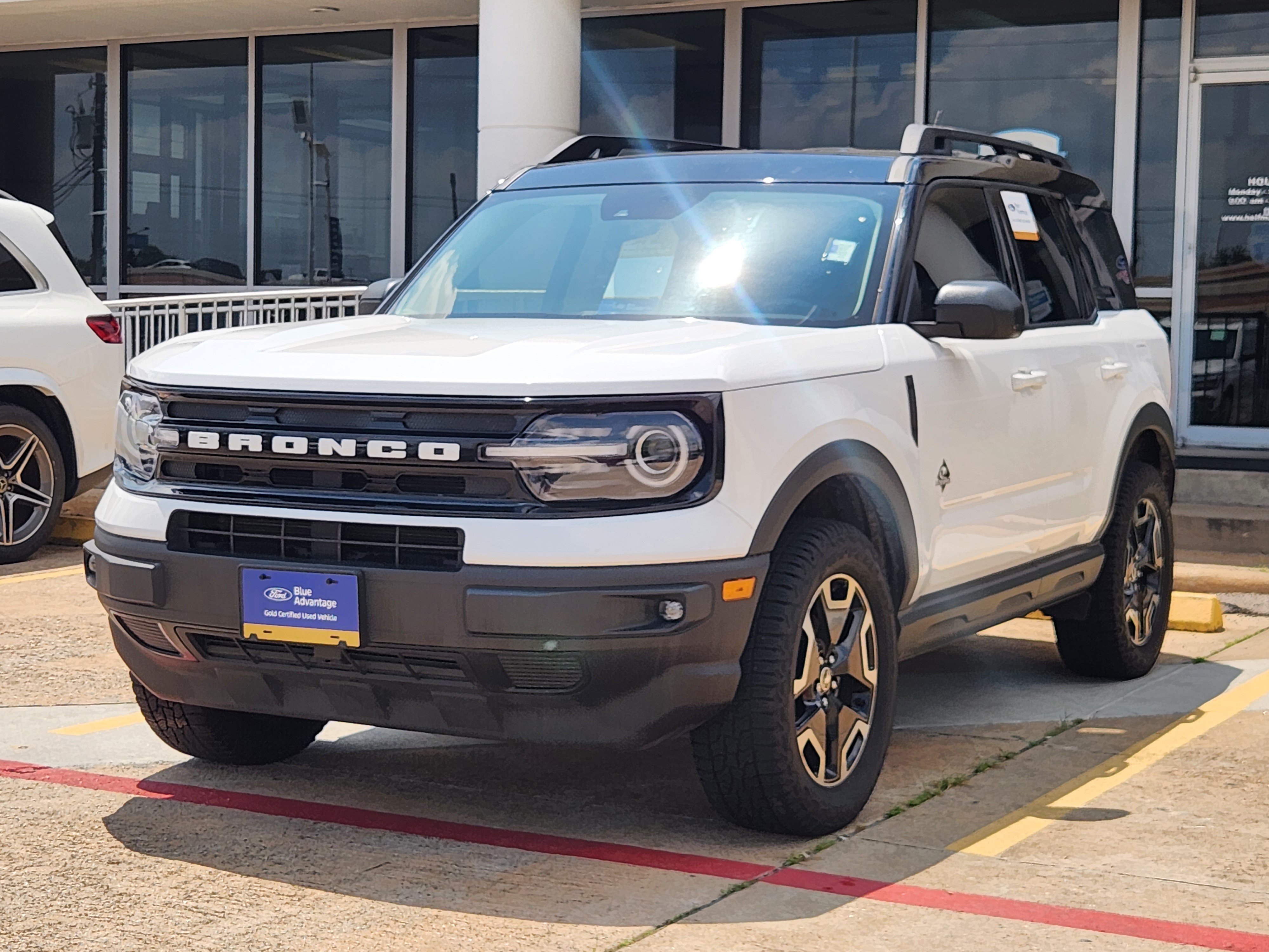 Certified 2022 Ford Bronco Sport Outer Banks w/ Tech Package AWD/4WD image 2