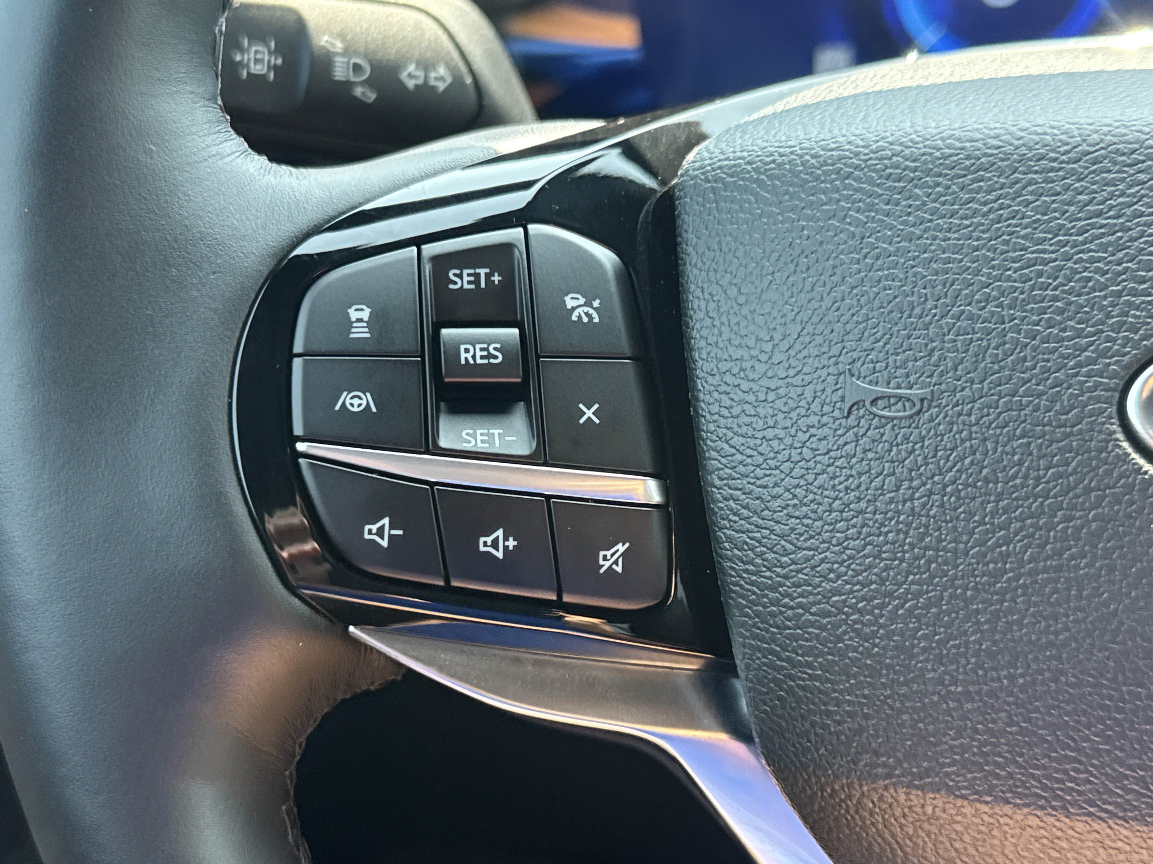 Certified 2023 Ford Explorer Platinum w/ Technology Package AWD/4WD image 16