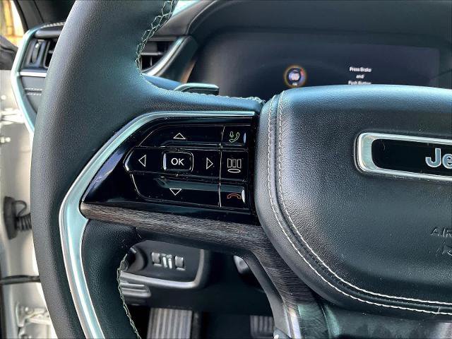 Used 2023 Jeep Grand Cherokee Overland w/ Luxury Tech Group IV AWD/4WD image 13