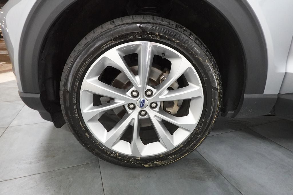 Certified 2023 Ford Explorer Platinum w/ Technology Package AWD/4WD image 38