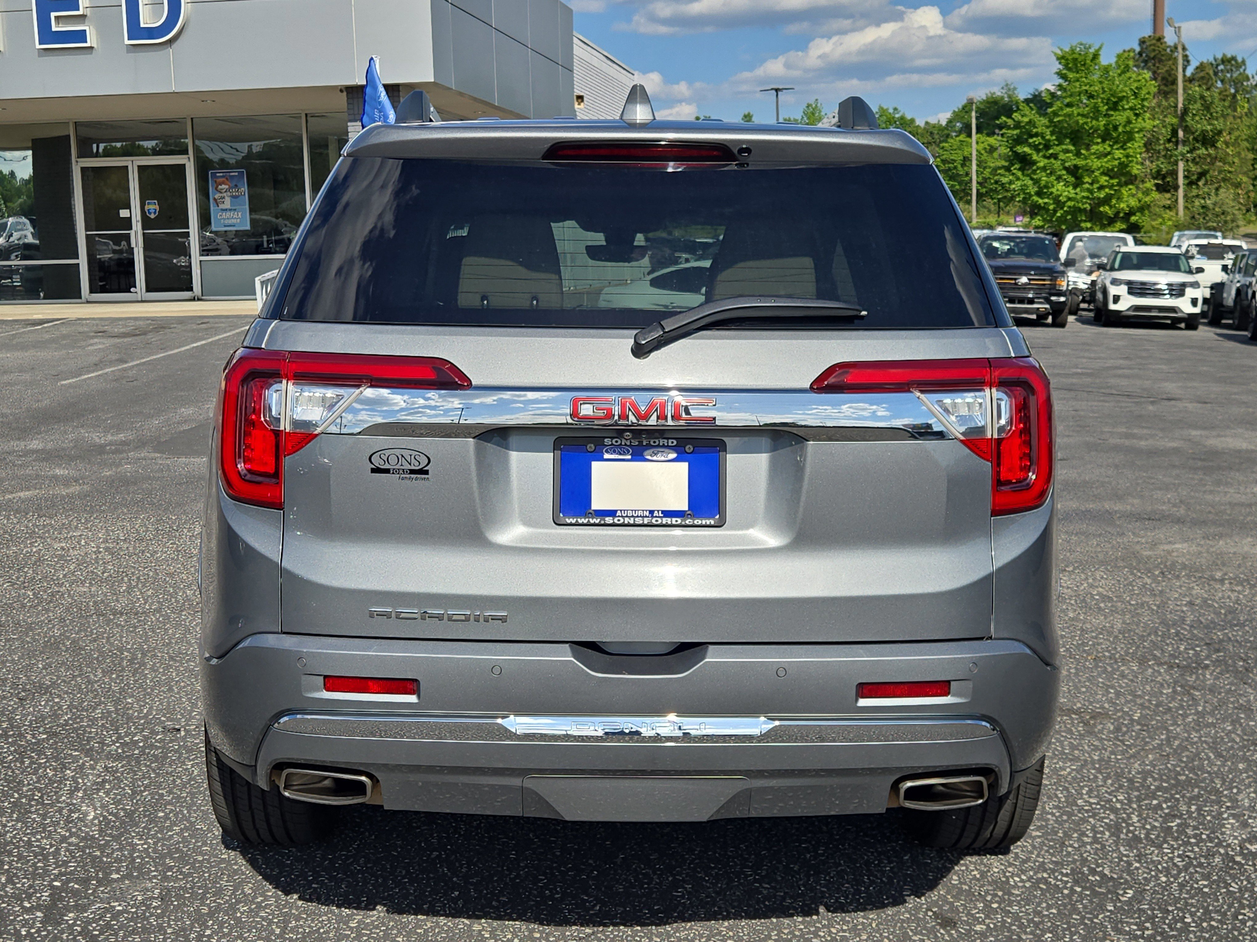 Used 2023 GMC Acadia Denali w/ Denali Technology Package FWD image 5