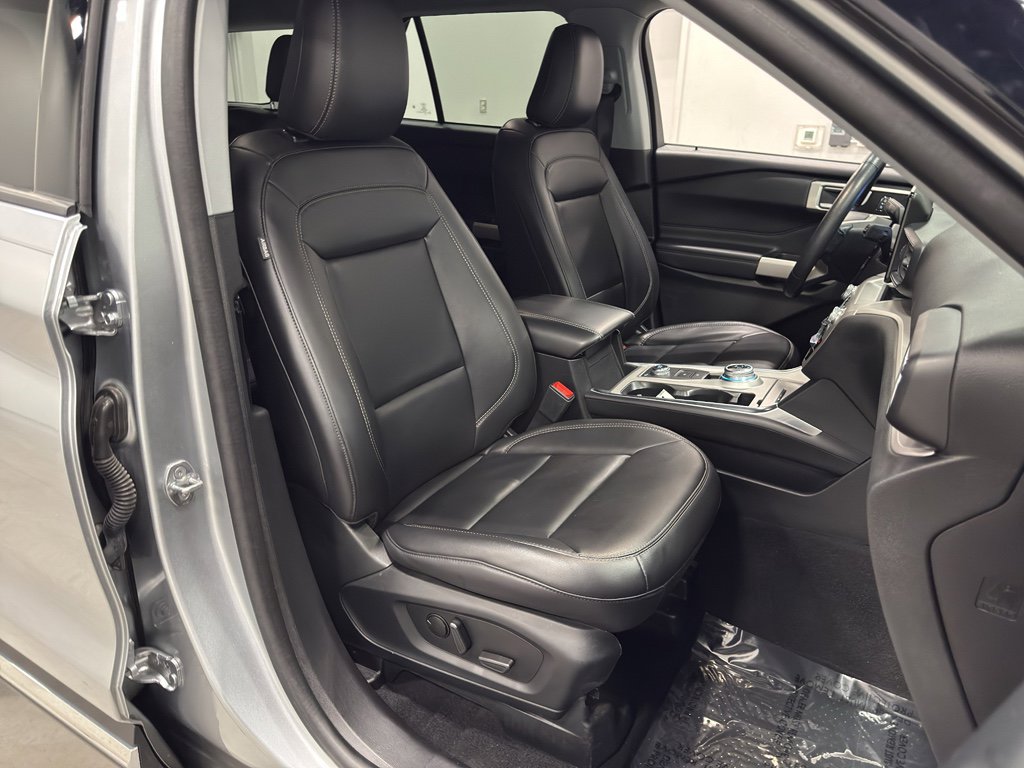 Certified 2023 Ford Explorer XLT w/ Equipment Group 202A image 32