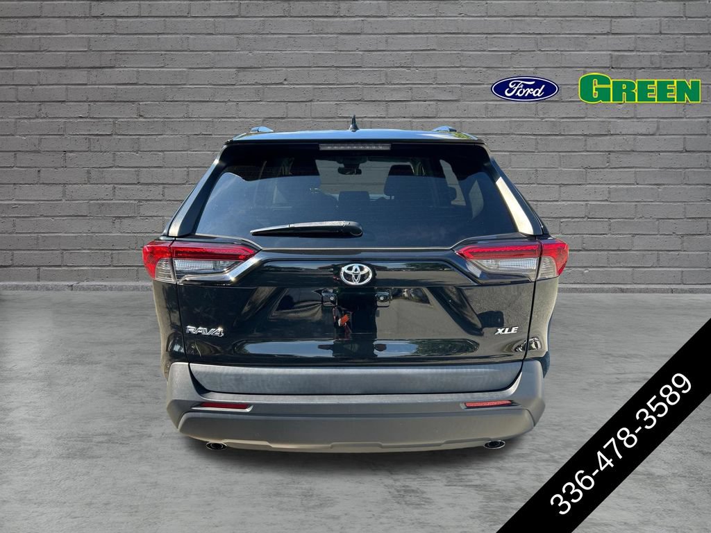 Used 2021 Toyota RAV4 XLE FWD image 5