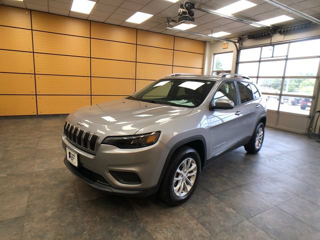 Used 2020 Jeep Cherokee Latitude w/ Cold Weather Group AWD/4WD image 3