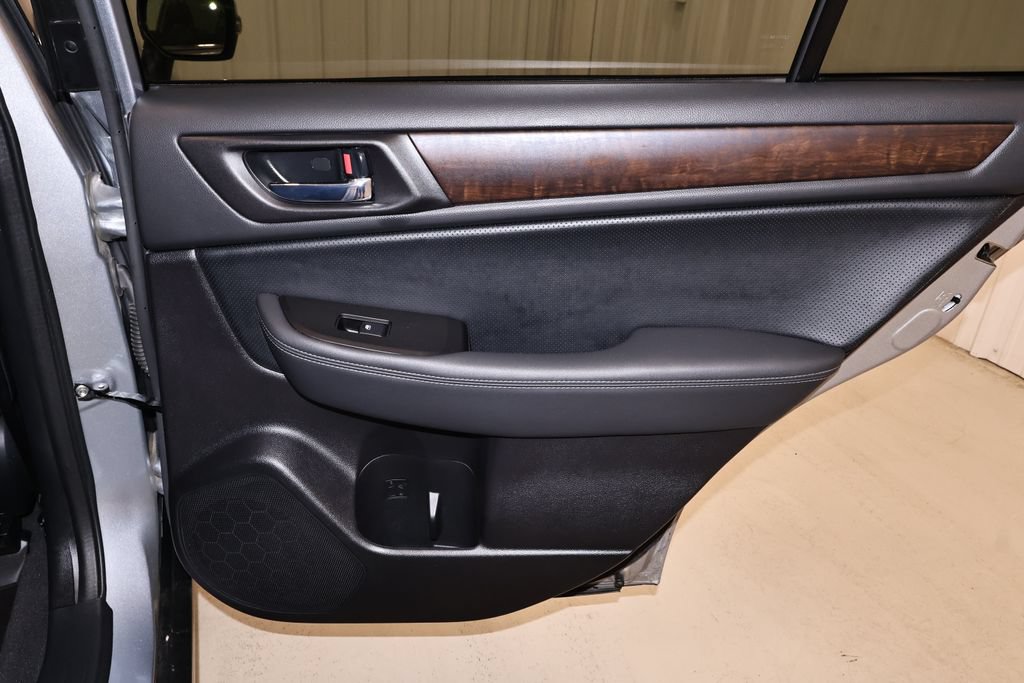 Used 2017 Subaru Outback 2.5i Limited AWD/4WD image 19