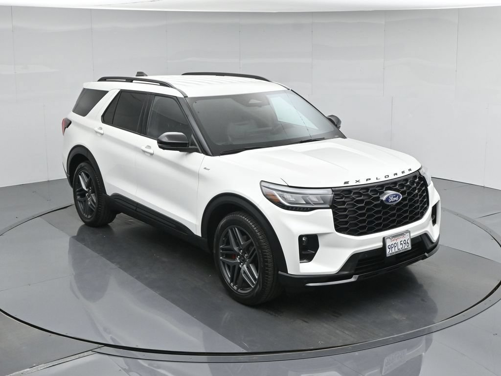 Certified 2025 Ford Explorer ST-Line w/ Premium Package RWD image 42