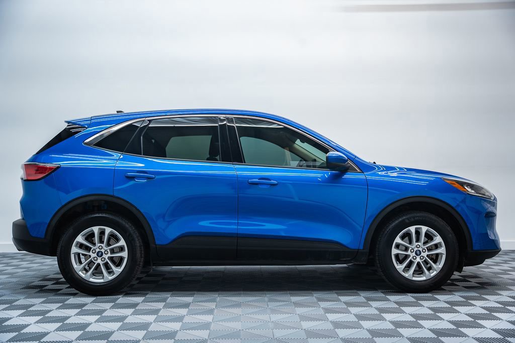 Certified 2020 Ford Escape SE image 2