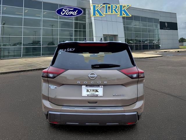 Used 2025 Nissan Rogue SL w/ Tech Package AWD/4WD image 4