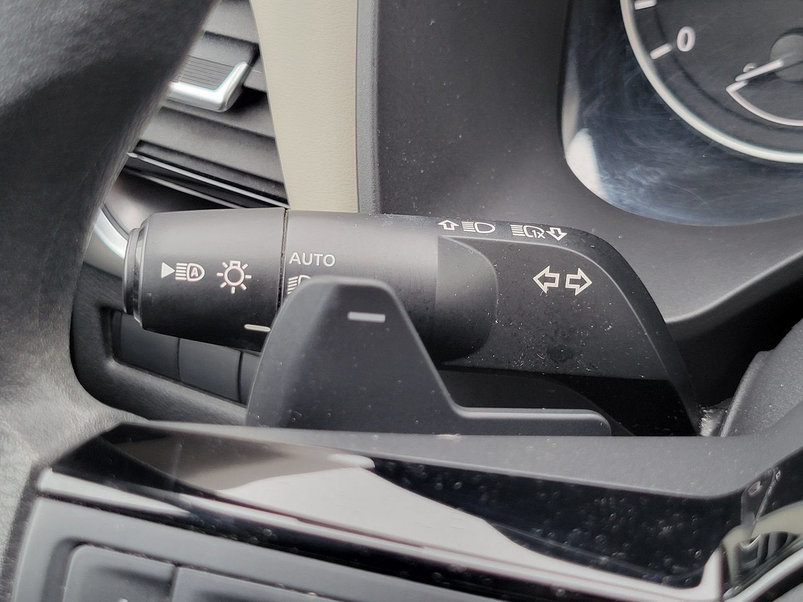 Used 2022 Nissan Rogue SV AWD/4WD image 16