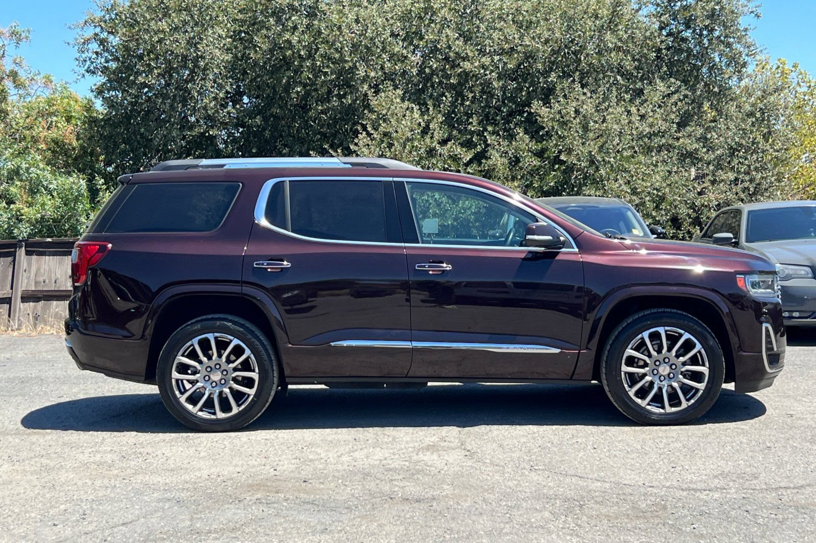 Used 2021 GMC Acadia Denali w/ Denali Ultimate Package AWD/4WD image 3