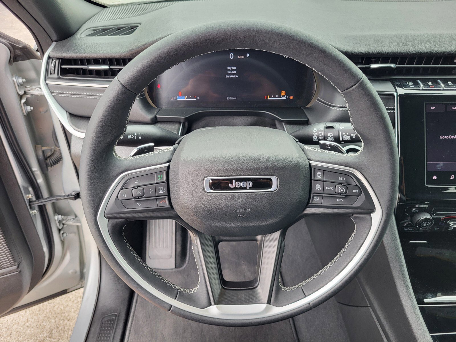 Used 2025 Jeep Grand Cherokee L Laredo image 26