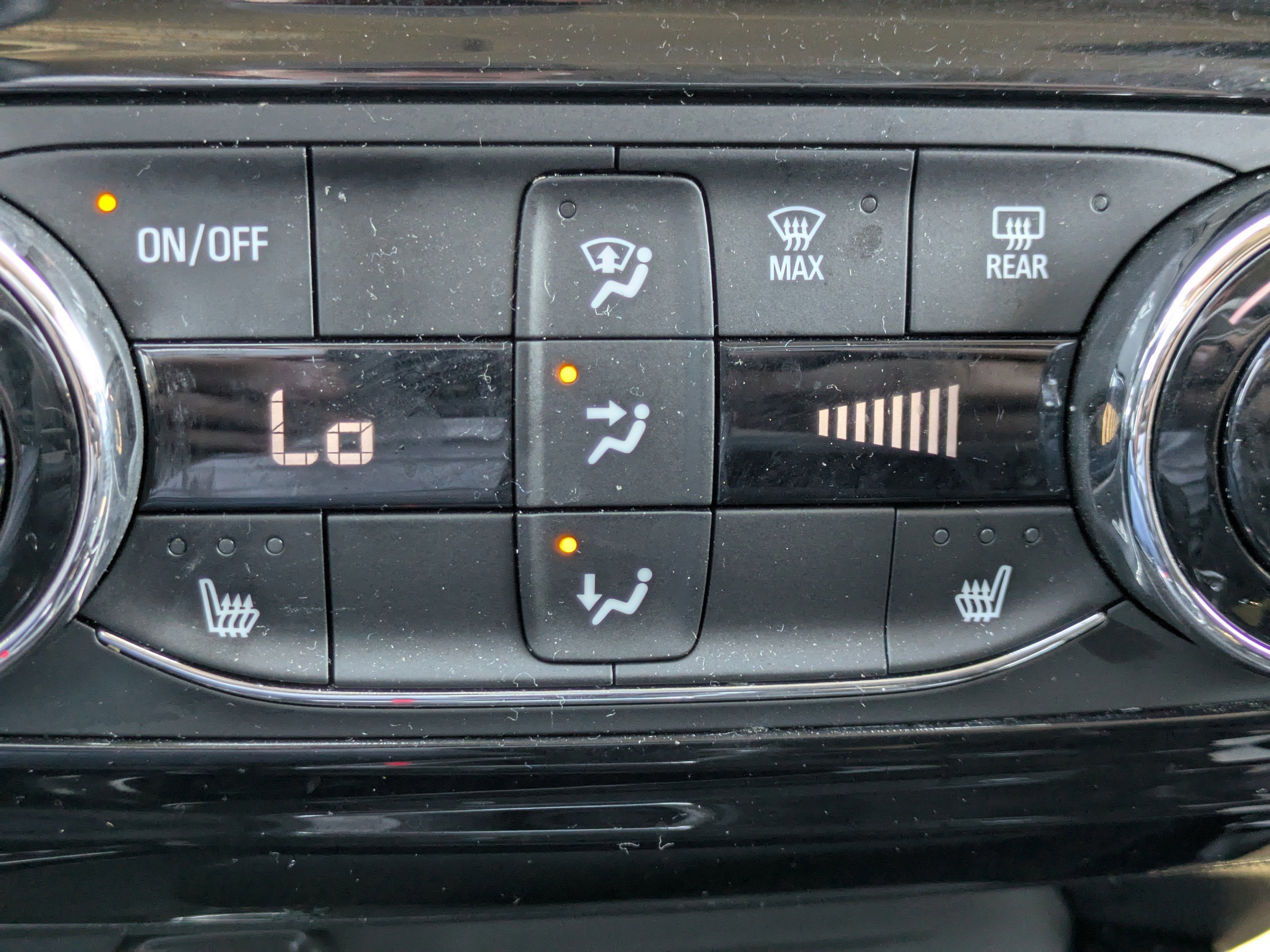 Used 2025 Chevrolet Trax LT w/ LT Convenience Package image 28