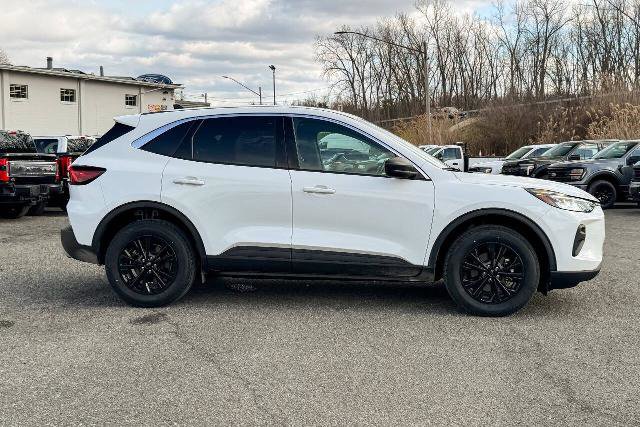 Certified 2023 Ford Escape Active AWD/4WD image 2