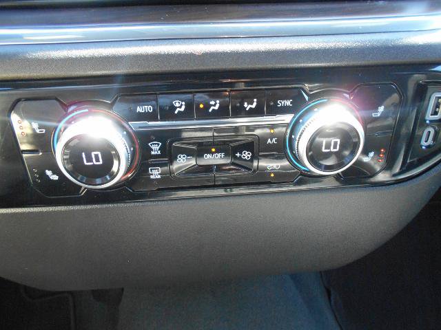 Used 2024 GMC Sierra 1500 SLT AWD/4WD image 10