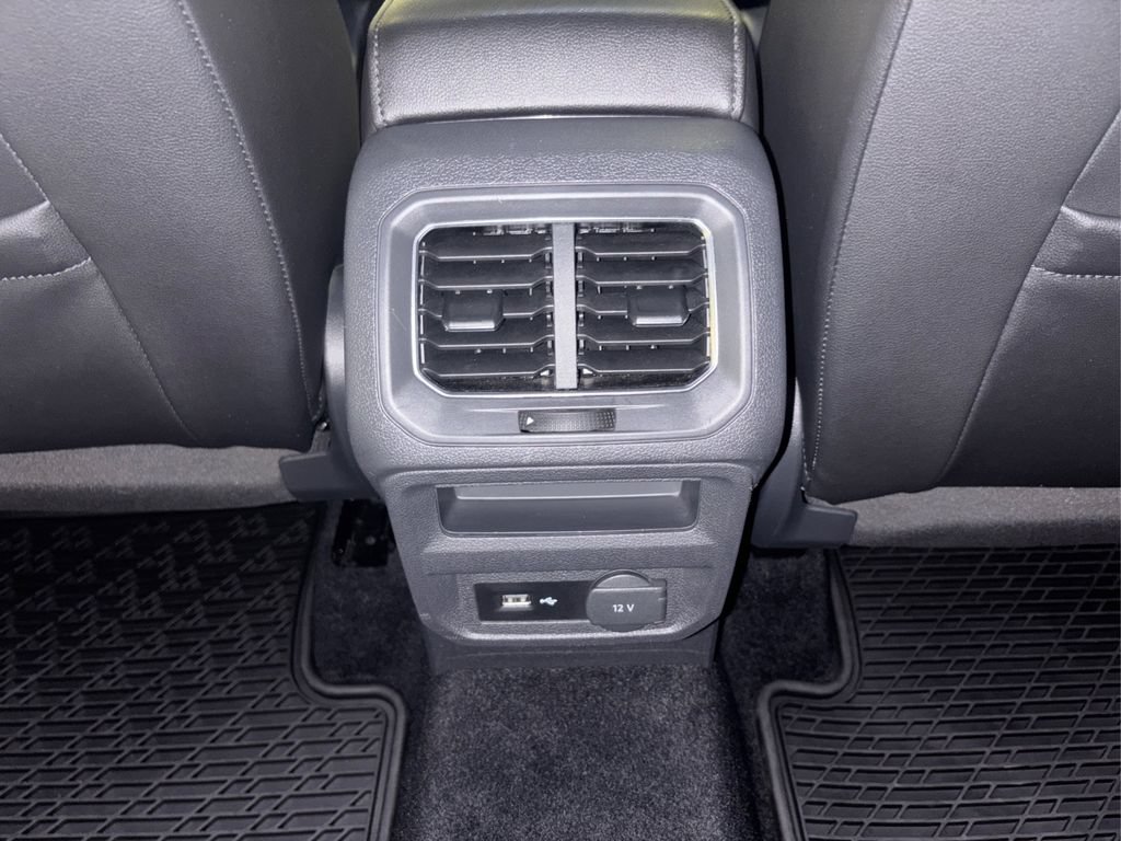 Used 2018 Volkswagen Tiguan SEL AWD/4WD image 31