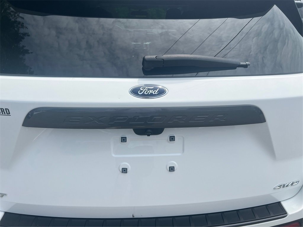 Certified 2022 Ford Explorer XLT w/ Equipment Group 202A image 13