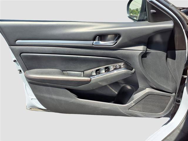 Used 2024 Nissan Altima 2.5 SR FWD image 15