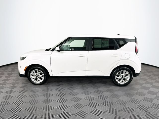 Used 2025 Kia Soul LX w/ LX Technology Package FWD image 8