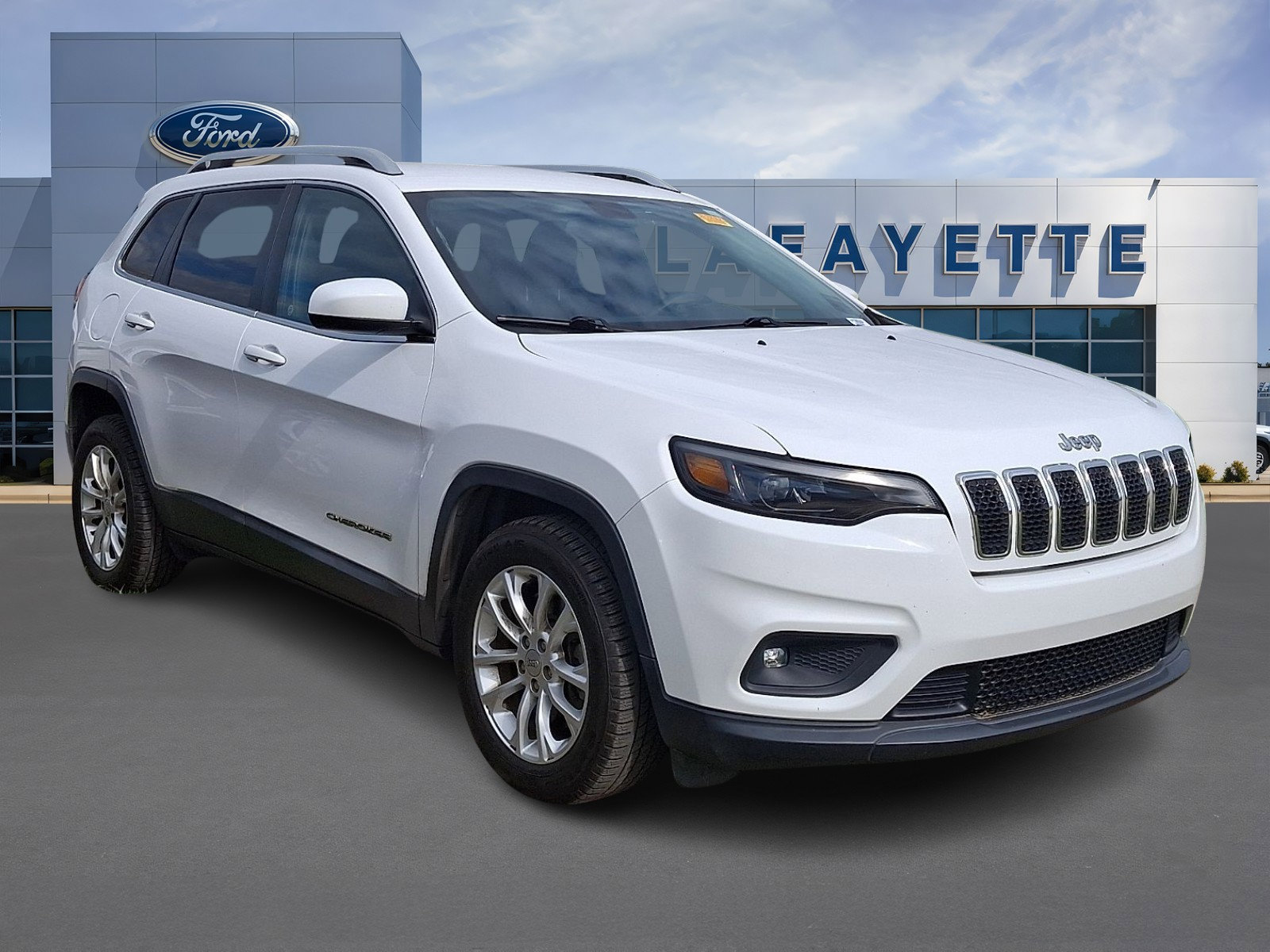 Used 2019 Jeep Cherokee Latitude w/ Popular Appearance Group