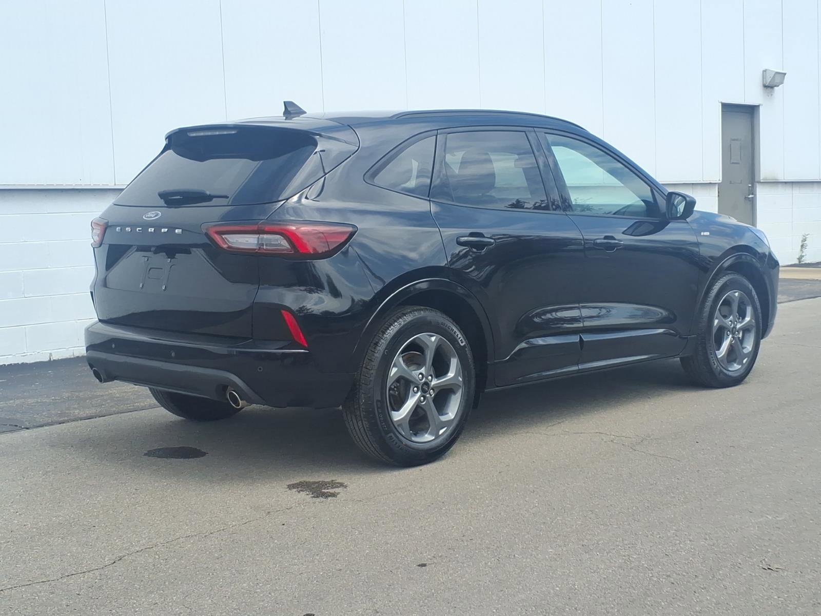 Certified 2023 Ford Escape ST-Line w/ Tech Pack #1 image 6