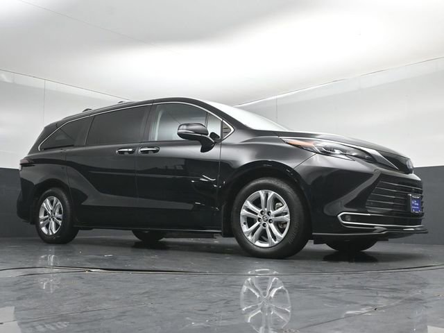 Used 2024 Toyota Sienna Platinum AWD/4WD image 36