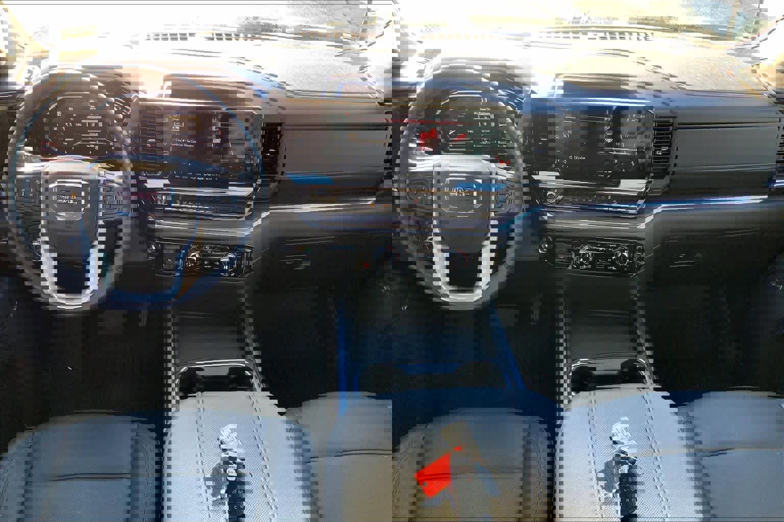 Used 2024 GMC Sierra 2500 SLT w/ SLT Premium Package image 16