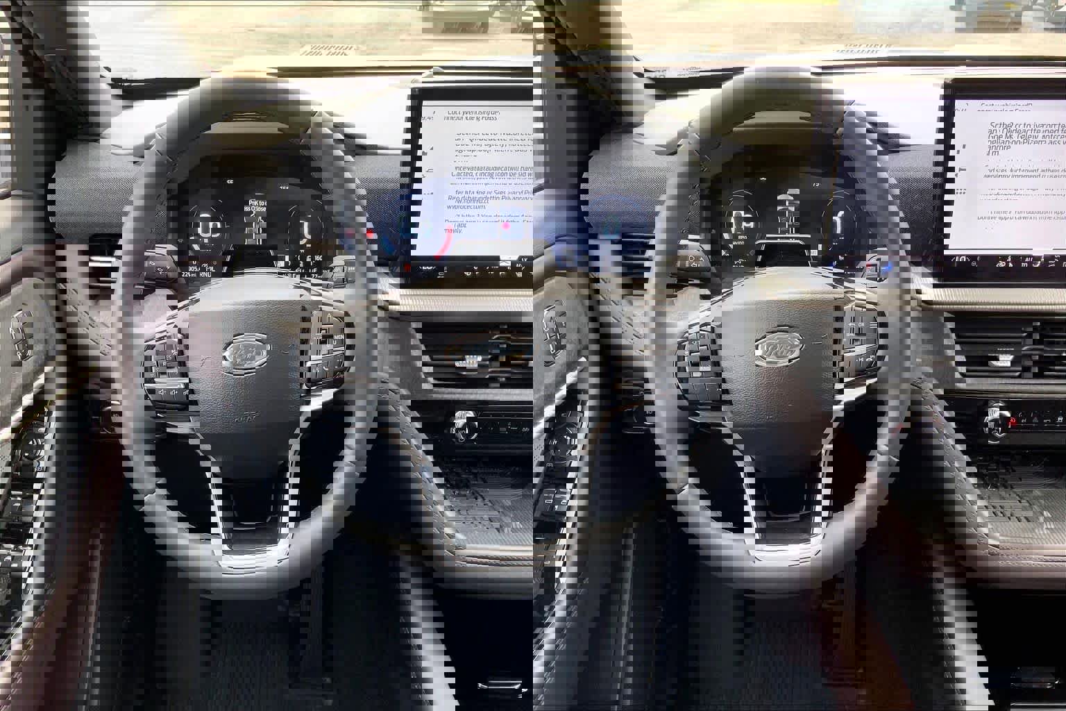 Certified 2025 Ford Explorer Platinum image 5