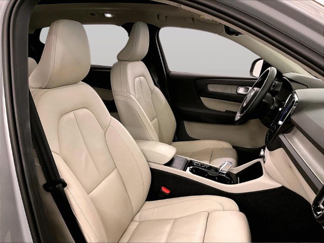 Used 2024 Volvo XC40 B5 Ultimate w/ Climate Package AWD/4WD image 7