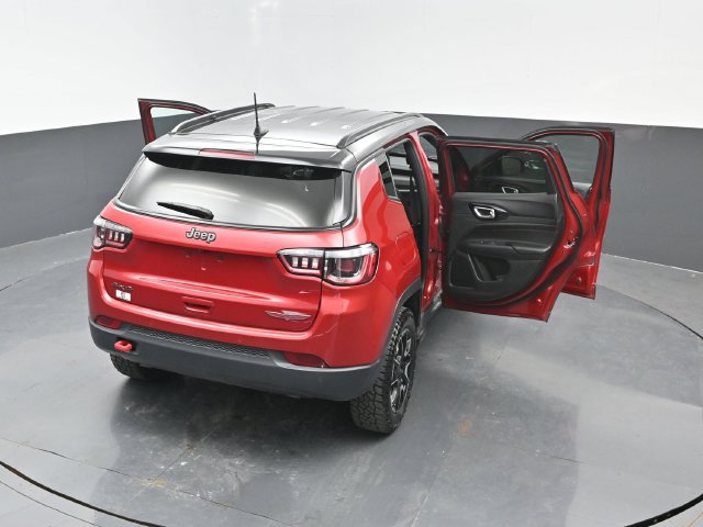 Used 2025 Jeep Compass Trailhawk AWD/4WD image 27