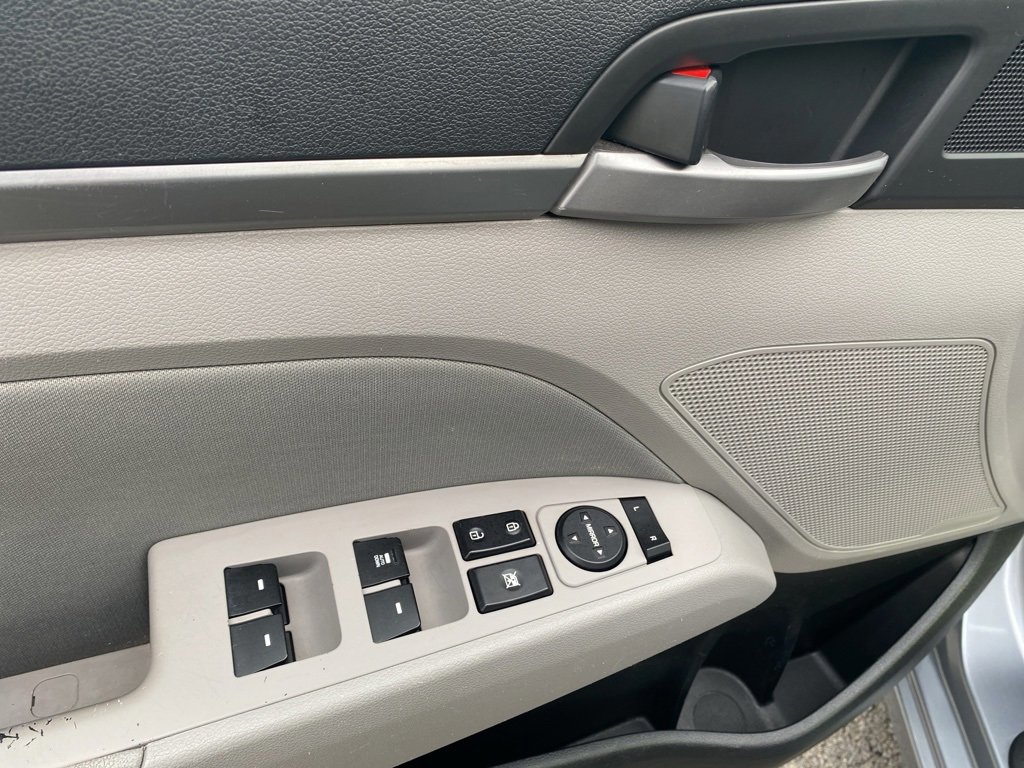 Used 2017 Hyundai Elantra SE image 18