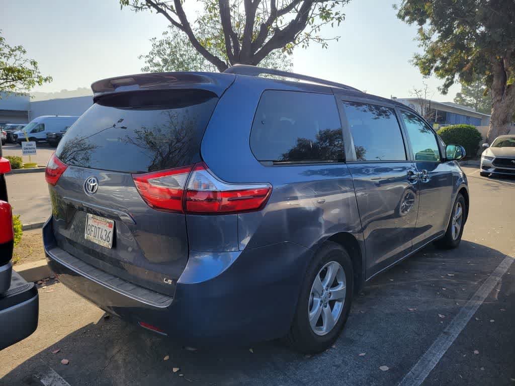 Used 2017 Toyota Sienna LE FWD image 6