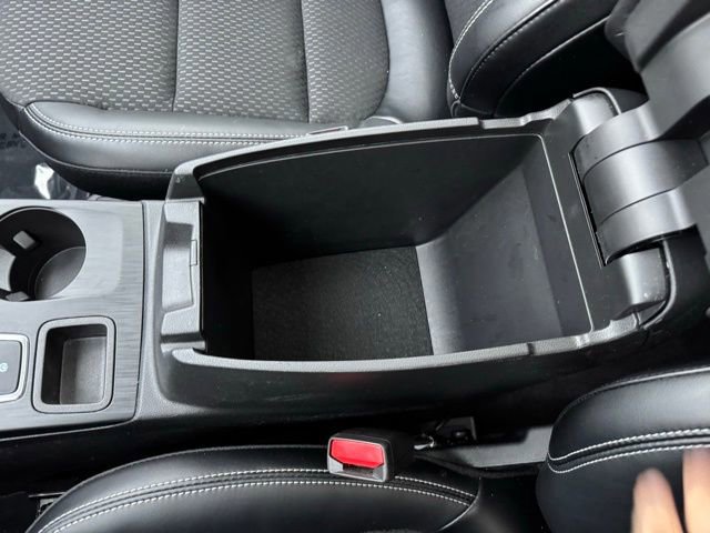 Certified 2025 Ford Escape SE image 24