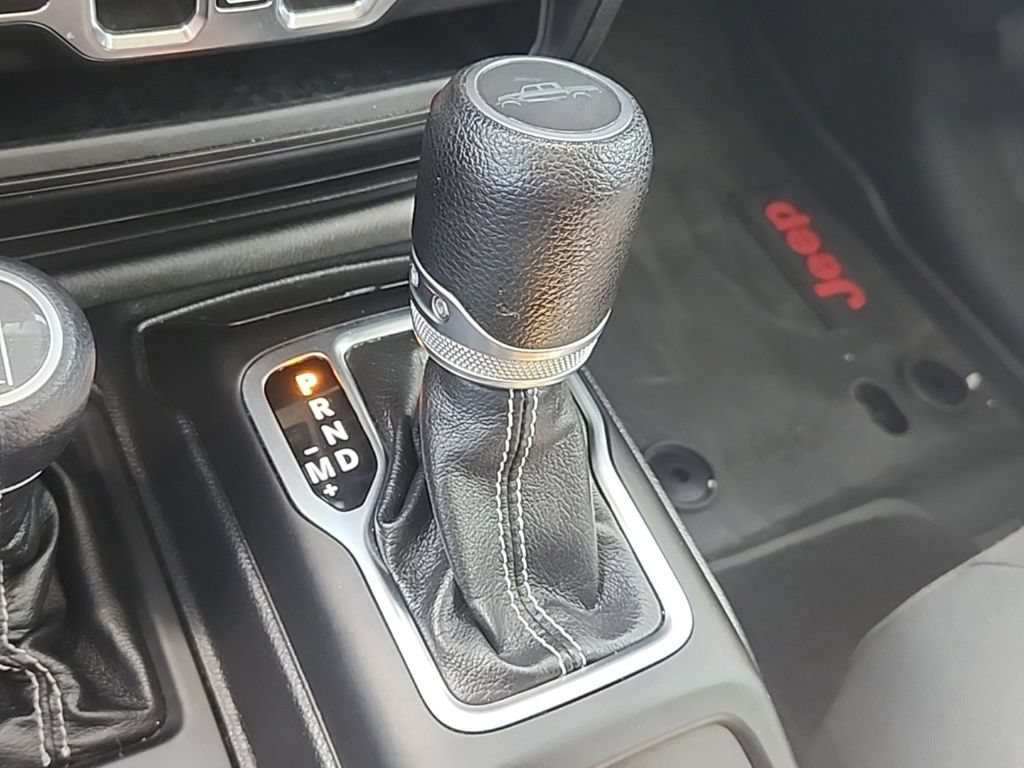 Used 2020 Jeep Gladiator Overland w/ Cold Weather Group AWD/4WD image 19