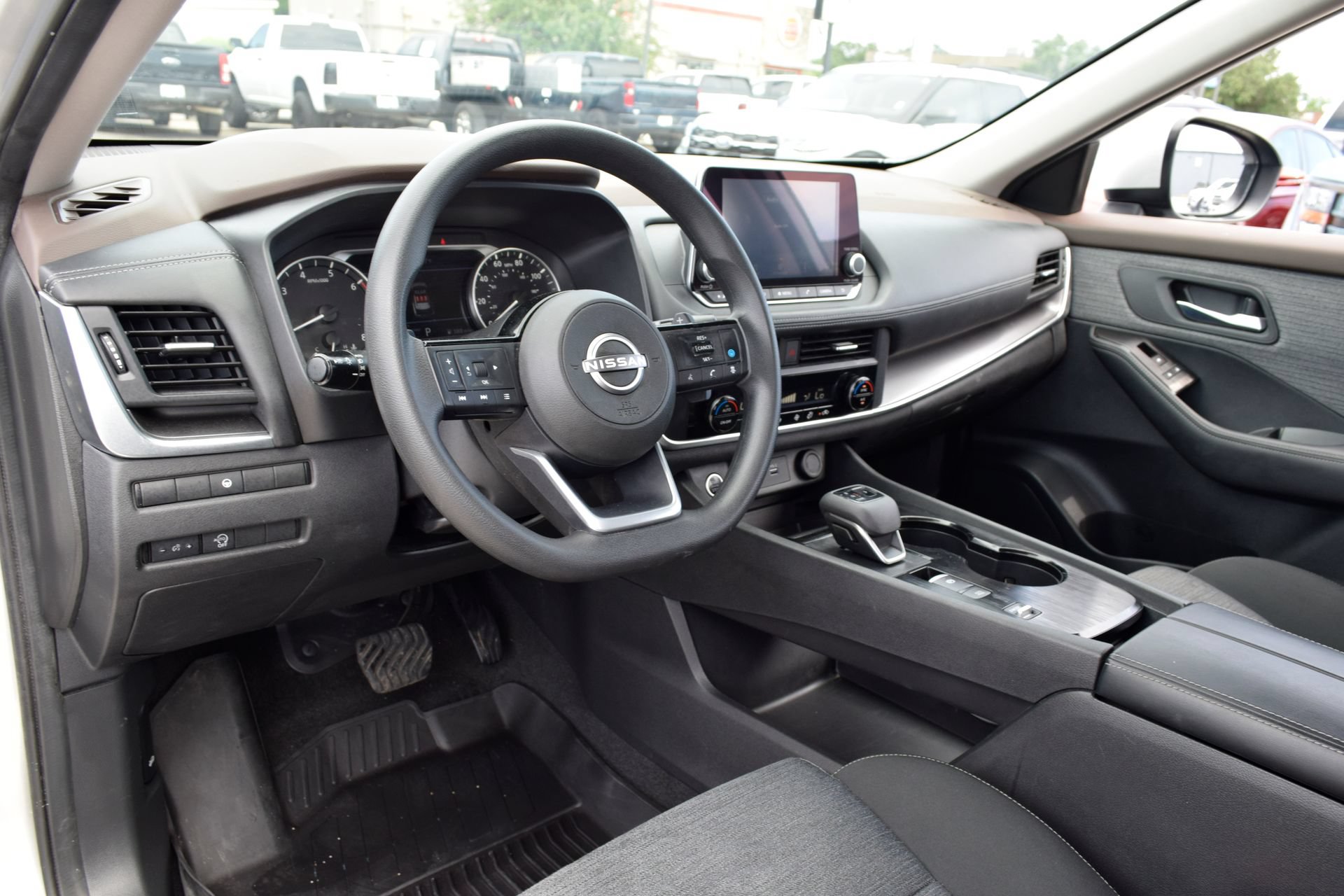 Used 2023 Nissan Rogue SV FWD image 15